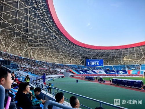 常州队爆红苏超赛场，球迷热议：比国足更有看头？