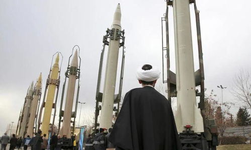 伊朗展示霍拉姆沙赫尔-4导弹