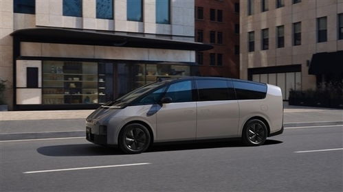 理想汽车MEGA地库起火事件深度解析：打火机残骸成关键线索，线束完好引热议