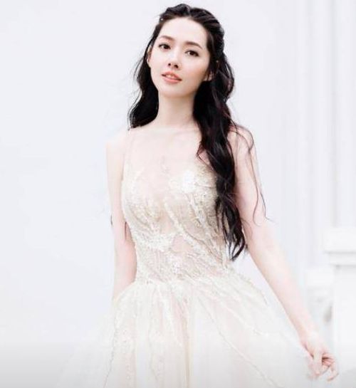 向太与郭碧婷母女般合影