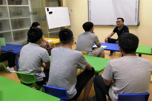 校园内家长与学生交谈