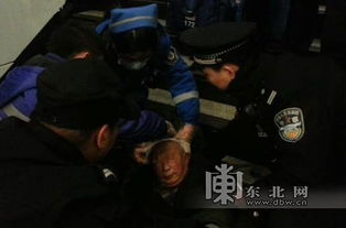 民警未扶水中摔倒老人被免职，真相到底是什么？