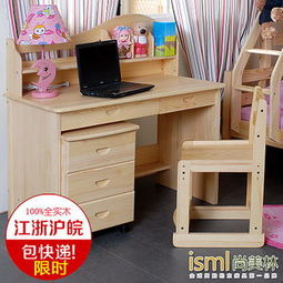 少年深夜学习的书桌