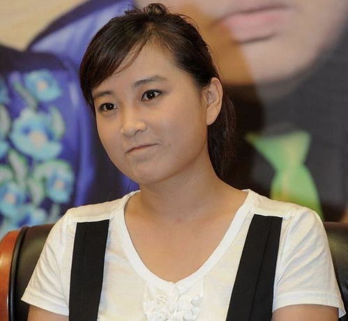 贾玲与摄影师王子千在Prada广告大片拍摄现场