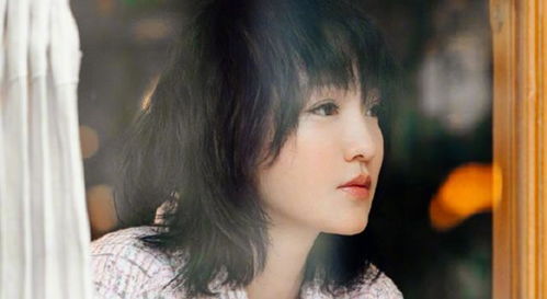 窦靖童短发造型