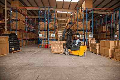 美团优选仓库物流中心实景图