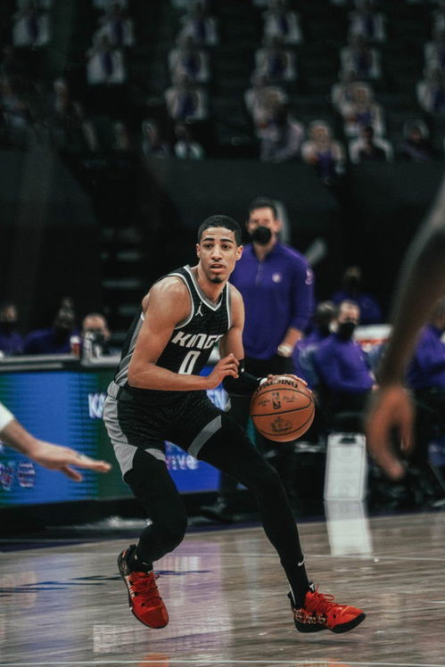 哈利伯顿比赛画面