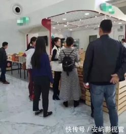 于东来在店内巡视