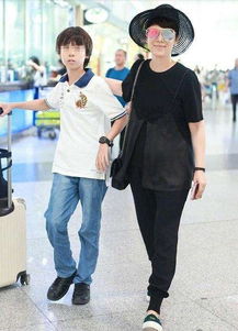 黄多多在家中翻译英文绘本