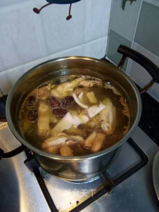 椰子鸡汤端上桌的瞬间