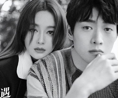 秦岚与魏大勋街头牵手画面