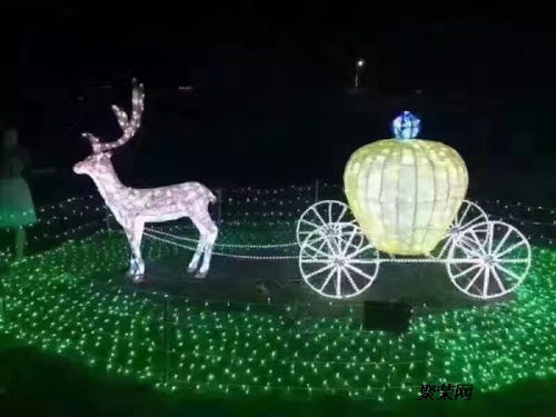 活动现场古风布景和人群