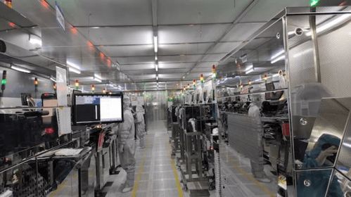 欧盟工厂内工人操作设备