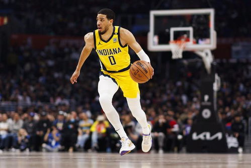 哈利伯顿抢七受伤全程：突破倒地痛苦流泪 崔永熙直言跟腱断了