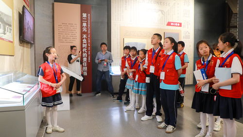 学生参与红色文化主题活动