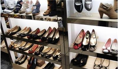 达芙妮女鞋新款展示