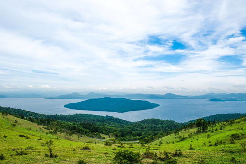 森林深处的神秘湖泊
