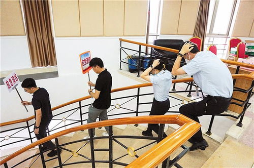 家庭地震应急演练场景图片