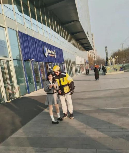 网友拍摄高虎送外卖的照片