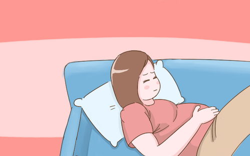 一位准妈妈抱着肚子表情痛苦坐在床上