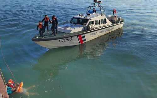 青岛惊险一幕：军人跳海救人，那一刻他摔倒的样子最让人心疼