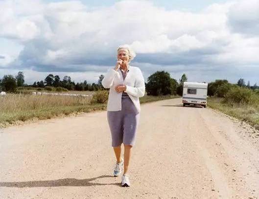 父母一路收麦子来看远嫁新疆女儿｜跨越千里的亲情，让人泪目