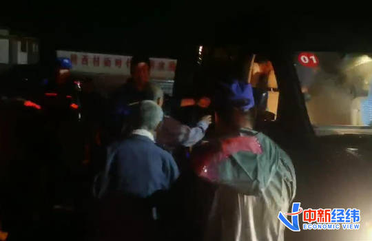 村民连夜转移至安置点