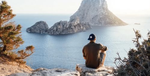 末世女主站在废墟中