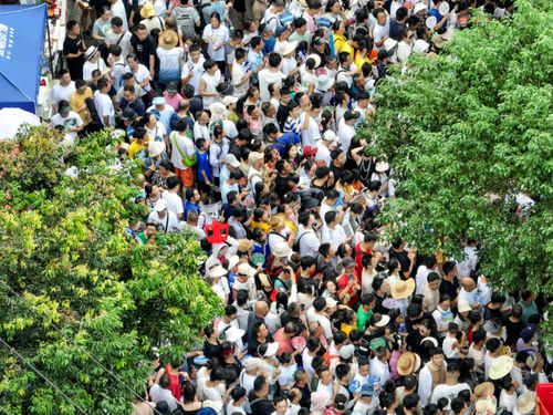 贵州榕江村超比赛现场热闹场景