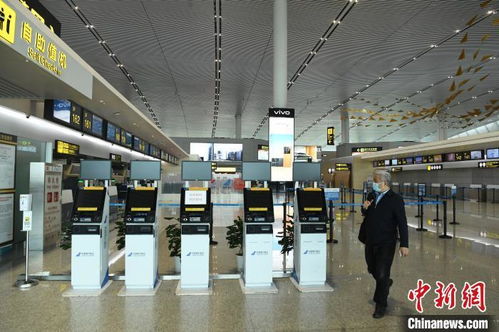 多哈机场内旅客稀少的候机厅