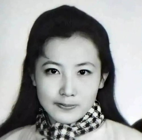 黄唐年轻时期工作照