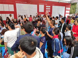 社区团购现场忙碌的场景