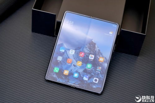 小米MIX Flip 2概念图展现折叠屏设计细节