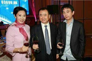 王健林和王思聪合影