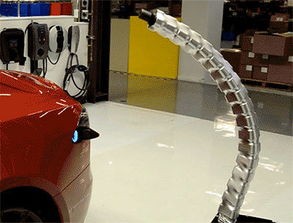 未来城市中特斯拉Robotaxi穿梭于街道的构想图