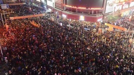 多哈街头人流稀少