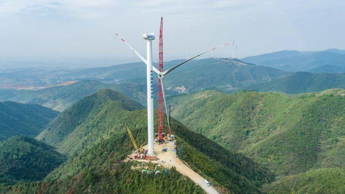 光伏与风力发电站结合建设的场景图