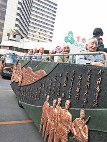 抗战老兵乘坐敞篷车接受检阅