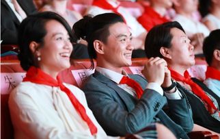 朱丹参加公益活动的照片