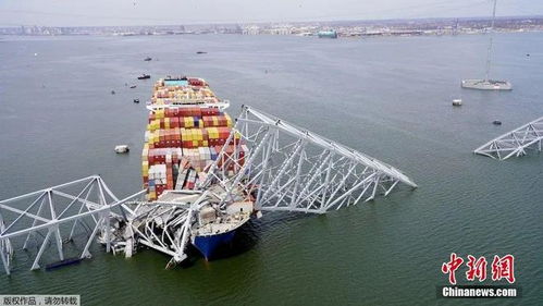 桥梁坍塌现场航拍图