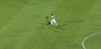 中超球员暴力犯规现场照片