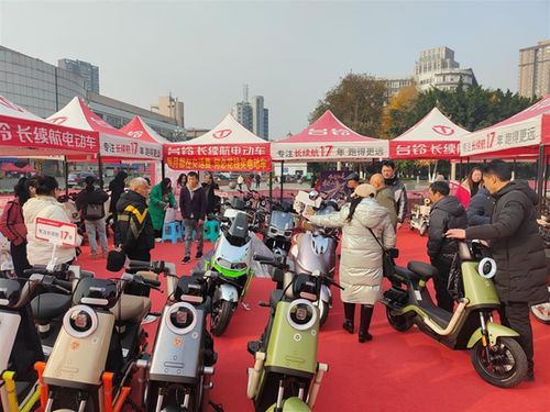 以旧换新活动现场人头攒动