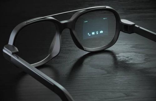 多款不同品牌AI眼镜排列展示对比图