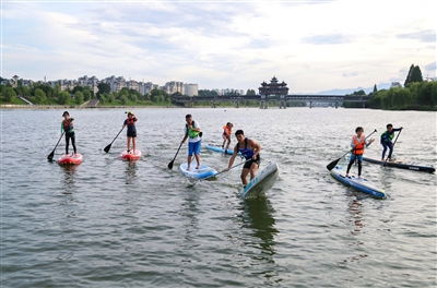 亲水经济爆火，我这个夏天玩出水上新花样！