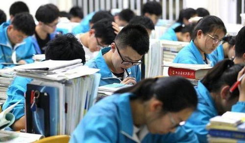 复读女孩查分高呼有大学上了，背后的故事让人热泪盈眶