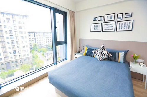 温馨的家庭互动瞬间