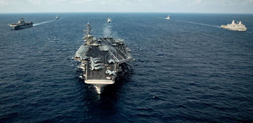 三艘美军航母在海上编队航行示意图