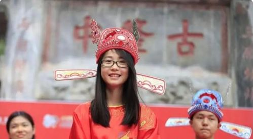 高考715分小伙采访电话不断，网友：他是不是要成抖音网红了？