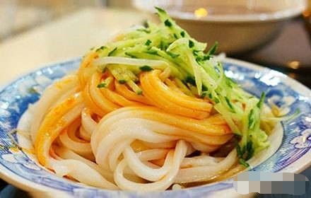 入夏的第一份凉皮，抖音爆火背后的夏日味觉记忆