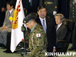 日本陆上自卫队士兵在北海道靶场操作导弹发射装置